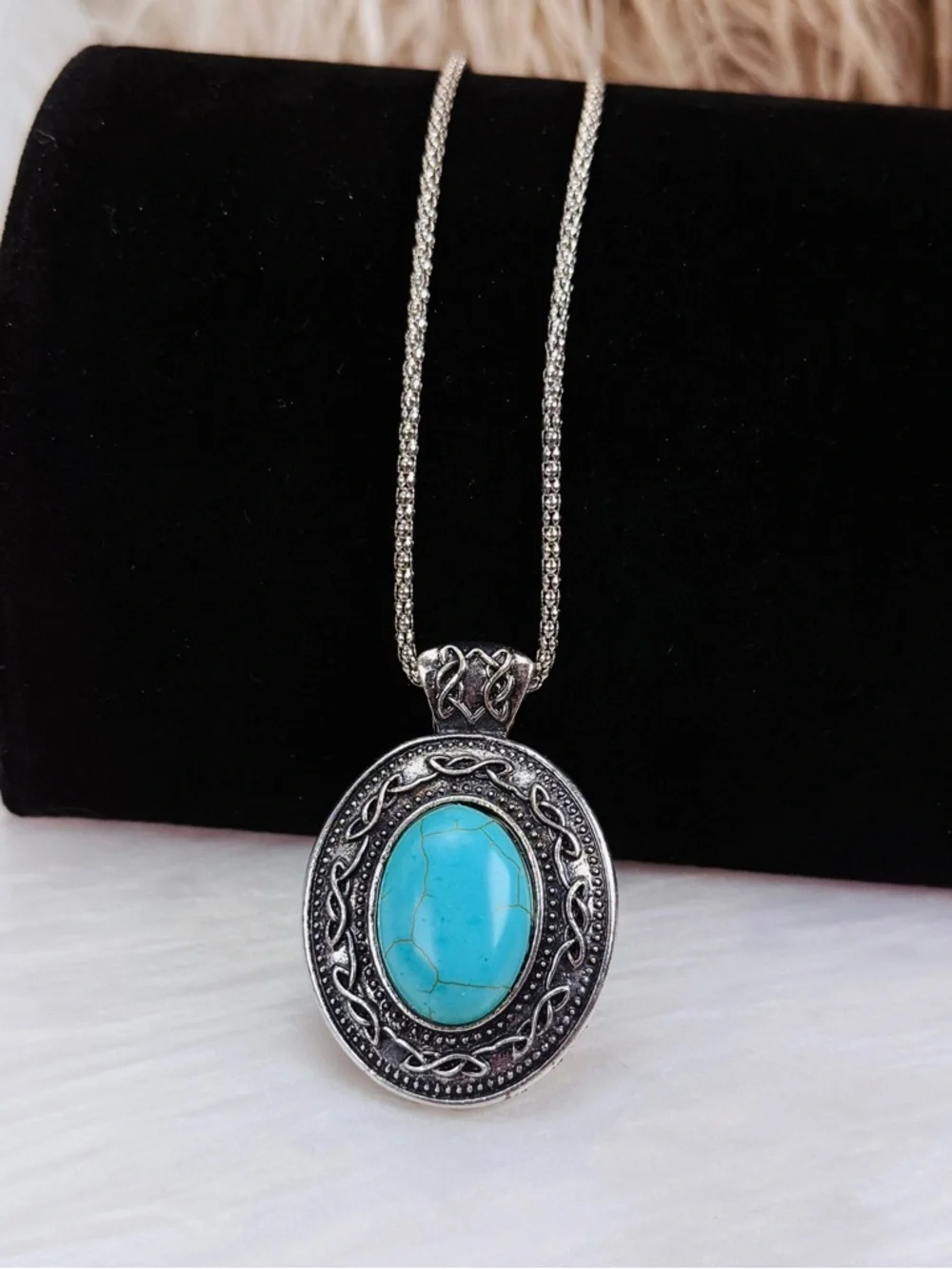 Aged Silvertone faux turquoise blue southwestern style lightweight necklace
